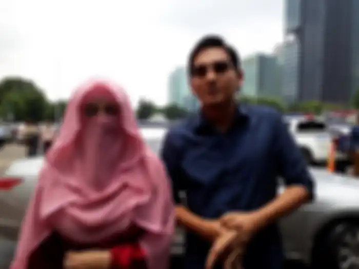 Tiara Dewi dan Lucky Hakim mendatangi Sentra Pelayanan Kepolisian Terpadu (SPKT) Polda Metro Jaya, p