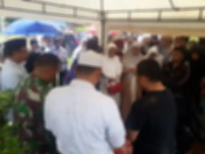 Suasana pemakaman ibu Marini Zumarnis