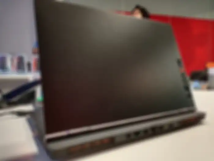 Port Belakang Lenovo Legion Y740