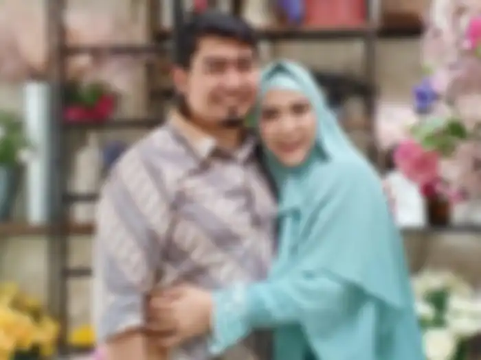 Ustaz Solmed dan sang istri April Jasmine