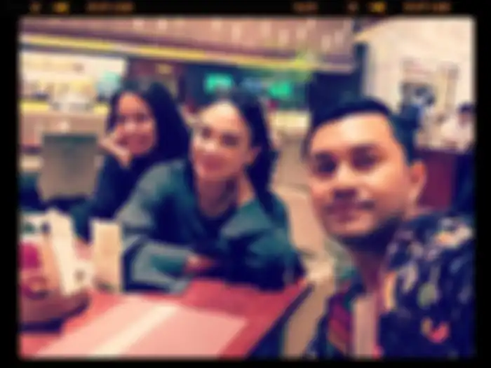 Amanda bersama Dian Nitami dan Anjasmara nonton film 