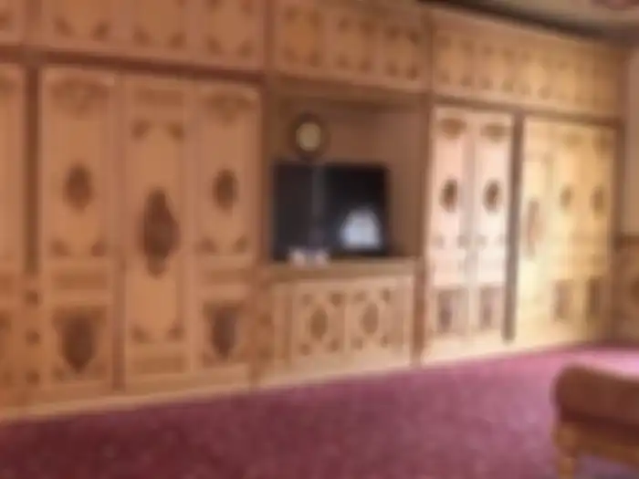 Lemari di kamar tidur Fadel Islami dan Muzdalifah