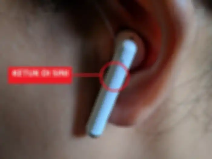 Cukup ketuk pada bagian pipih FreeBuds 3 untuk mengaktifkan Noise Cancelling