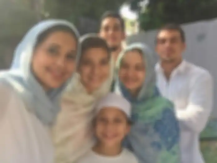 Potret Ayu Azhari bersama anak-anaknya