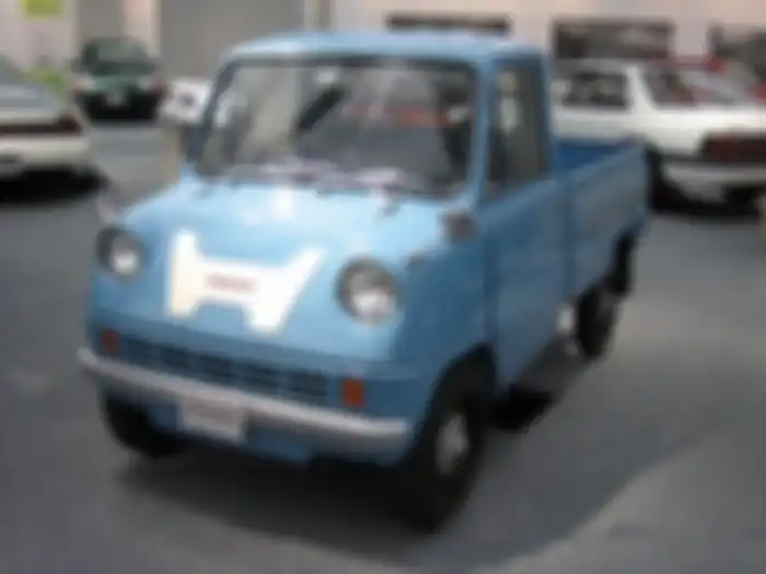 Logo Honda pada mobil Honda T360