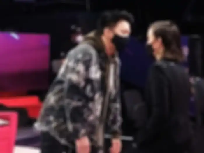 Kedekatan Ariel NOAH dan Agnez Mo di panggung POP Academy