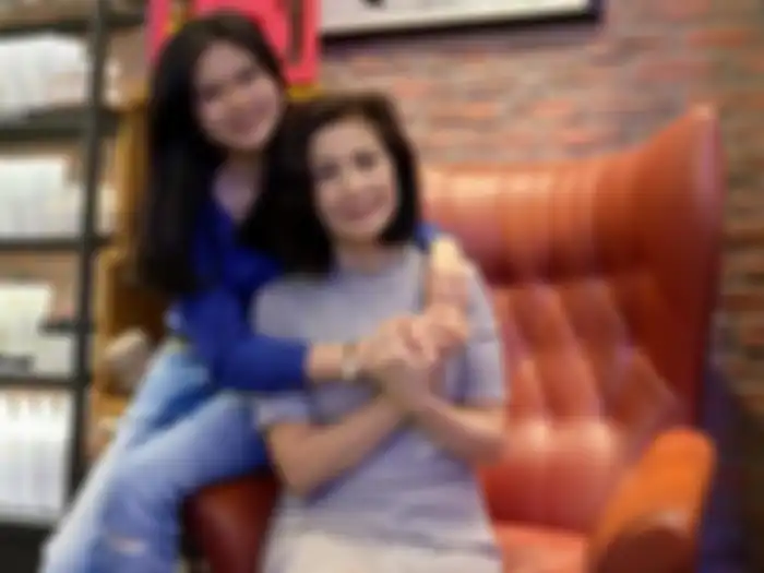 Meilia Lau dan Felicia Tissue