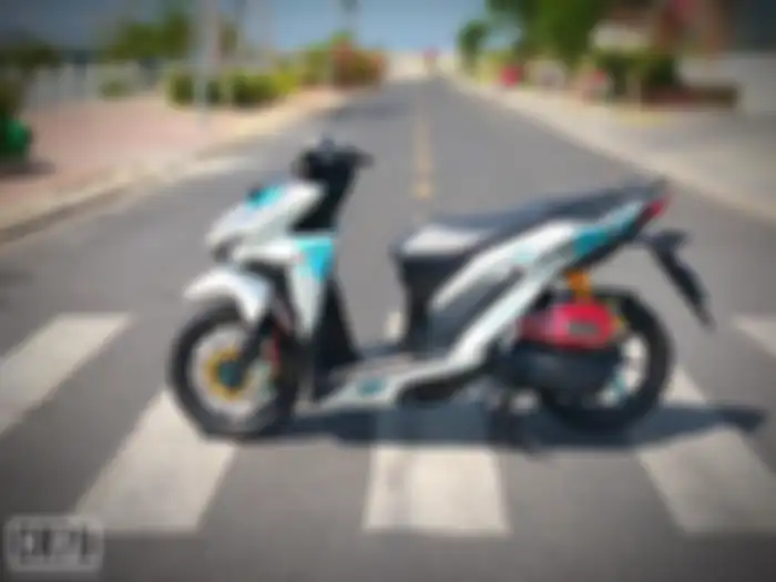 Modifikasi Honda Vario 150 usung cakram ganda di roda depan.
