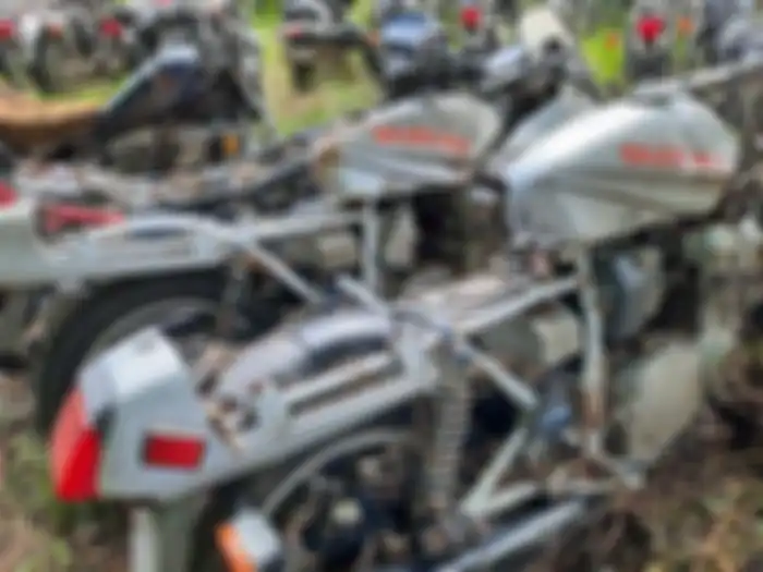 Suzuki GSX-1100 Katana karatan dan beberapa spare part hilang 