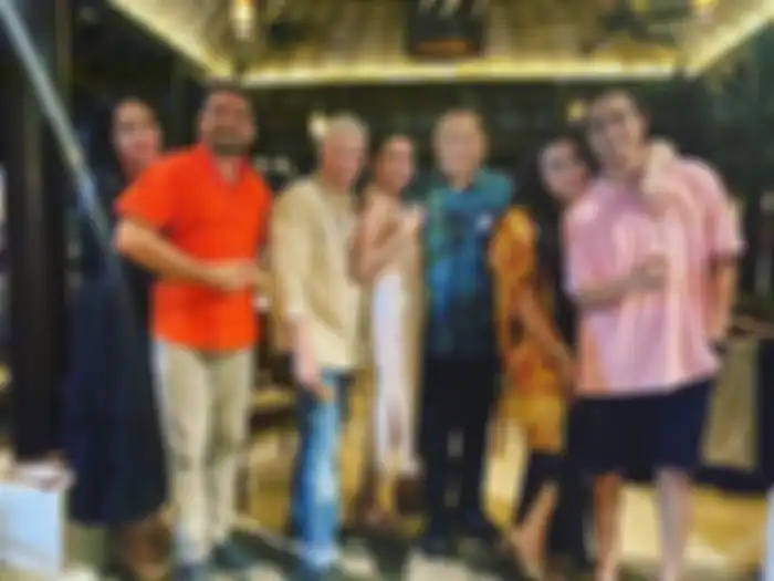 Jennifer Jill saat berkumpul bersama keluarganya. Jennifer Jill mengaku sudah memakai narkoba sejak tahun 2017. 