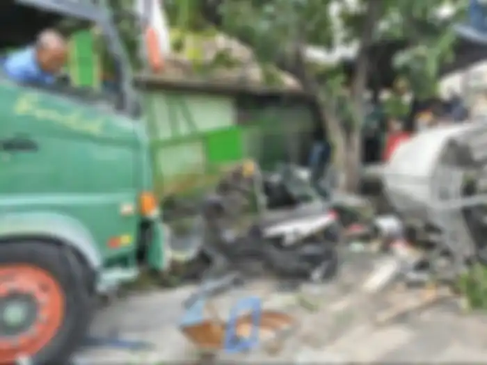 Kapolres Bekasi Kota Kombes Hengki keukeuh sebut penyebab kecelakaan maut karena kondisi sopir. Investigasi KNKT truk trailer salah jalan.