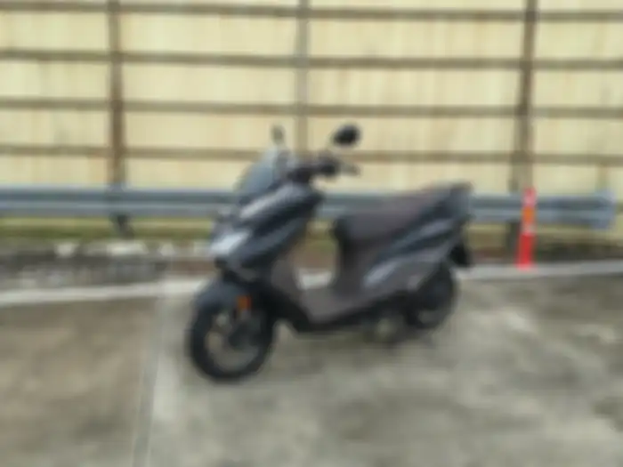 Suzuki Burgman Street 125 EX warna hitam.