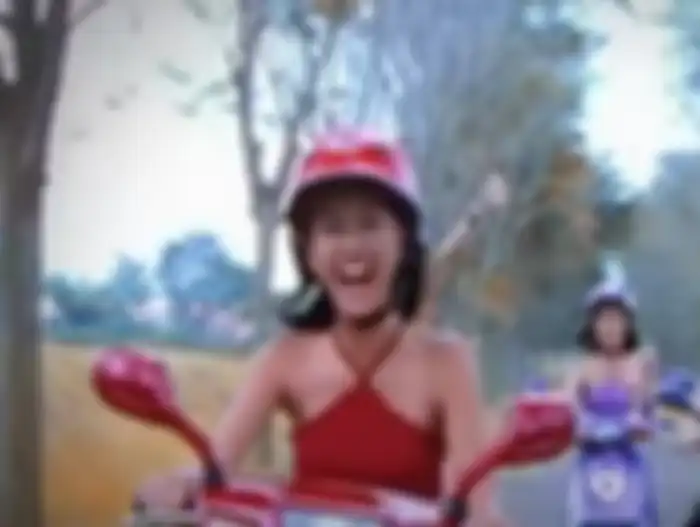 Agnes Mo cilik ternyata pernah jadi bintang iklan motor matic, desain simpel mesin 50 cc tapi lincah.