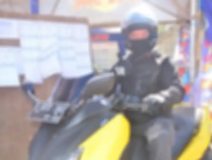 H. Fachrul Sarman saat akan mengendarai Yamaha XMAX.