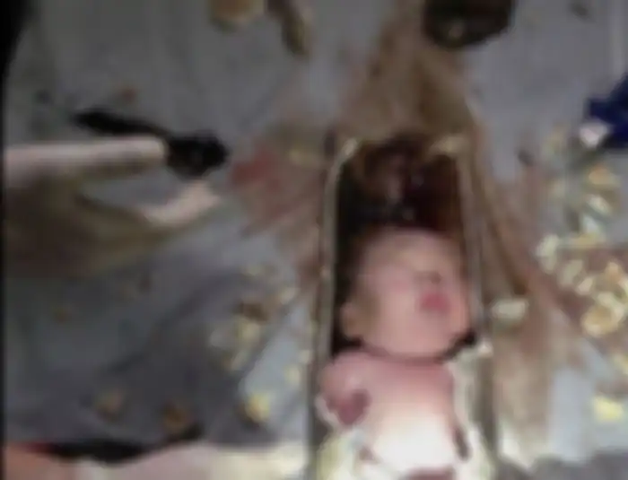 bayi dalam pipa