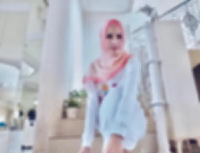 Tangga di dalam rumah Angel Lelga