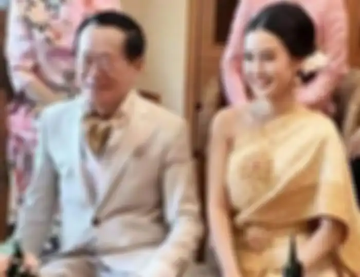 Pengantin beda usia 50 tahun. 
