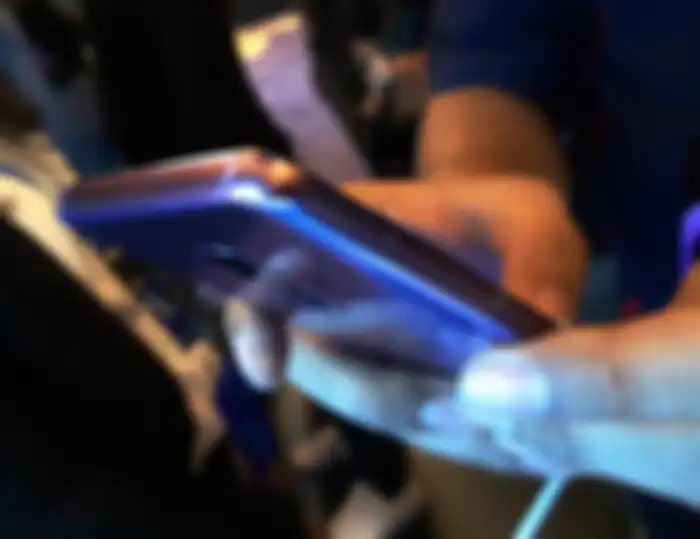 bodi Galaxy S9 dari samping