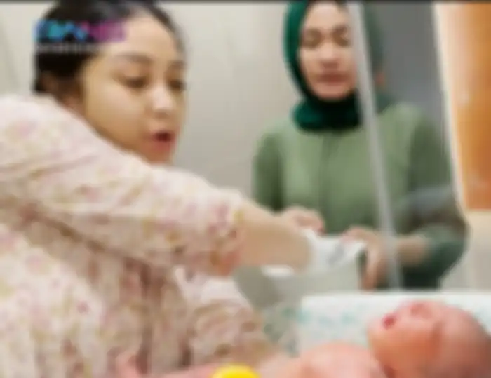 Begini hebohnya Nagita Slavina memandikan Rayyanza Malik Ahmad