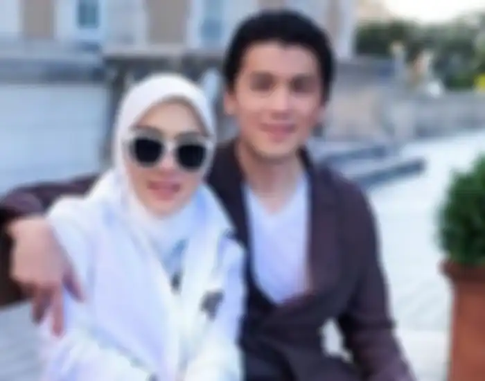 Syahrini dan Reino Barack