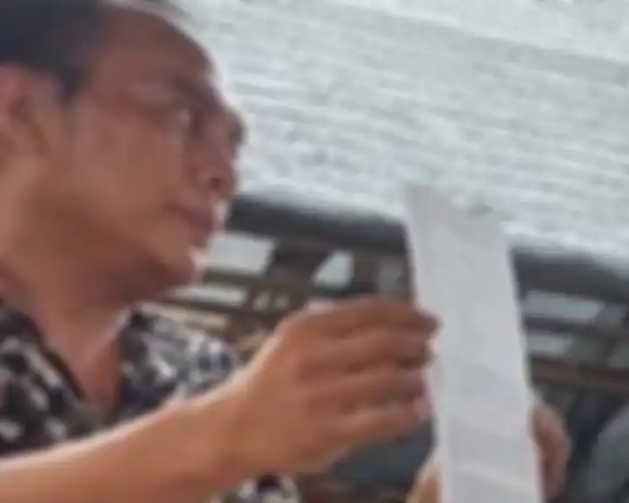Putri Candrawathi janjikan uang segini buat Bharada E usai menghabisi nyawa Brigadir J. Foto istri Ferdy Sambo pegang tangan Yosua beredar.