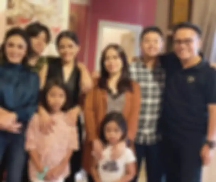 Potret kebersamaan Yuni Shara bersama sang mantan suami Henry Siahaan dan anak-anaknya