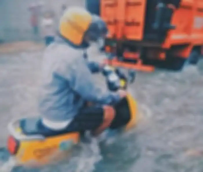 Ilustrasi. Motor listrik saat menerobos banjir.