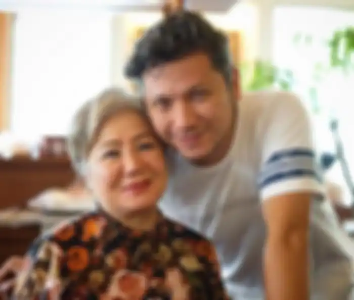 Jarang Terekspos, Intip Potret Ibu Kandung Gading Marten yang Tetap Cantik Meski Tak Lagi Muda!