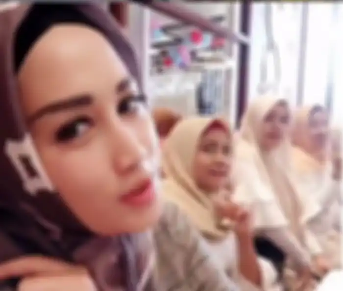 Setelah sempat dipoligami, ini penampilan Melinda sekarang saat makan, tangannya bikin salah fokus