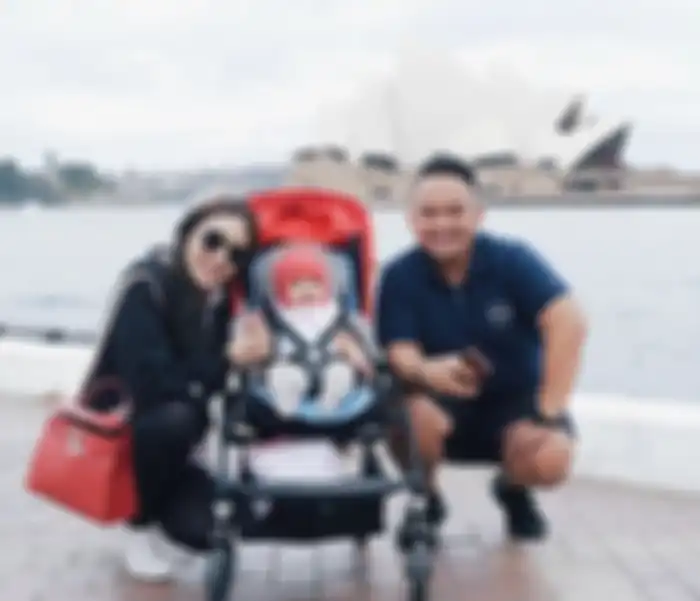 Momo dan keluarganya menikamnti liburan bersama