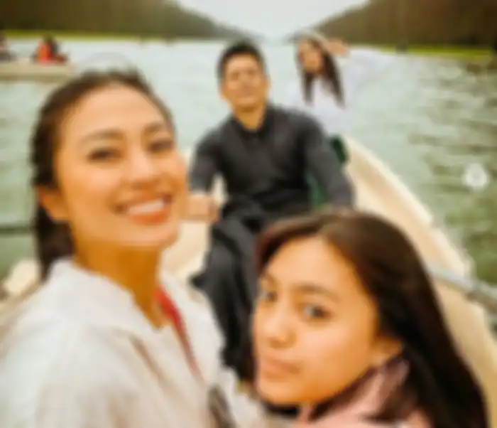 Kebersamaan Tyna dan Ariel NOAH di Paris 