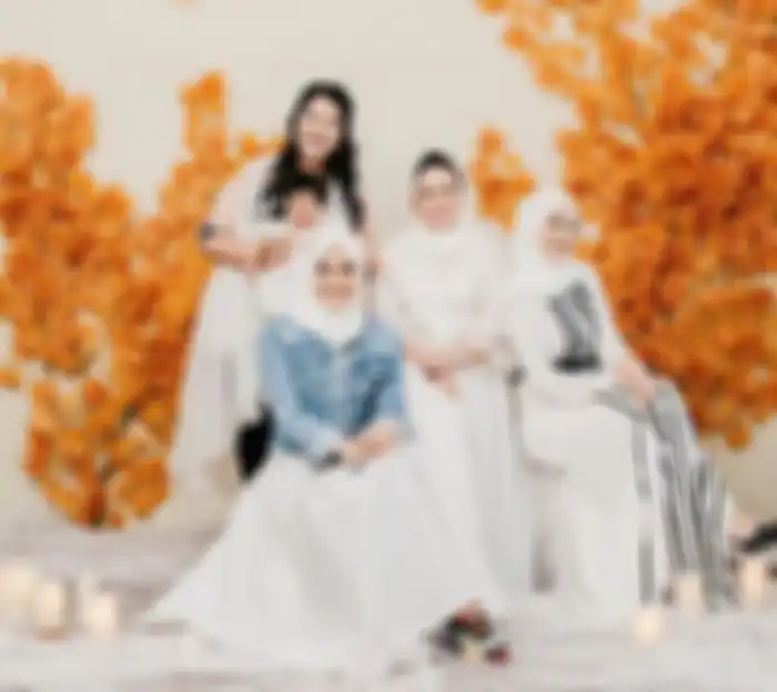 Ibu Mertua dengan Kahiyang Ayu dan 2 saudara Bobby Nasution