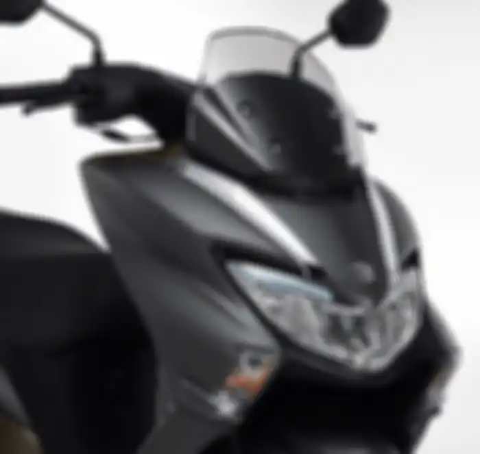 Desain bodi depan Suzuki Burgman FI 125 lebih sporty dengan tambahan lampu LED.