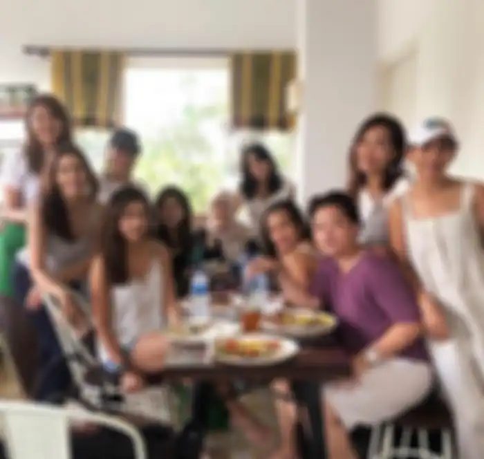 suasana warung makan Teh Manis