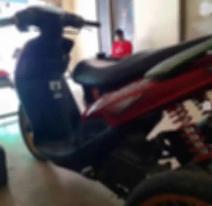 Modifikasi motor Yamaha Mio roda 3, hasil racikan bengkel RC Jaya Motor ini ternyata pakai part RX King. 