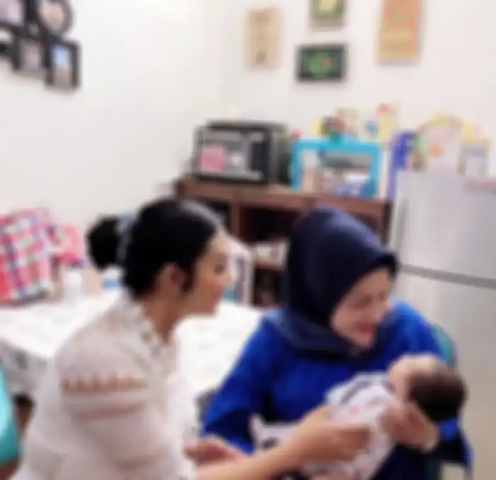 Krisdayanti bersama mantan istri Raul Lemos