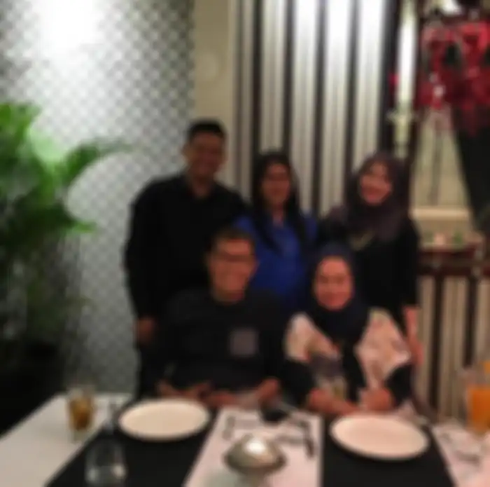 Bobby Nasution bersama keluarga