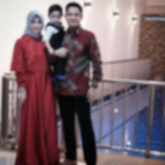 Kolam renang di rumah Dude dan Icha