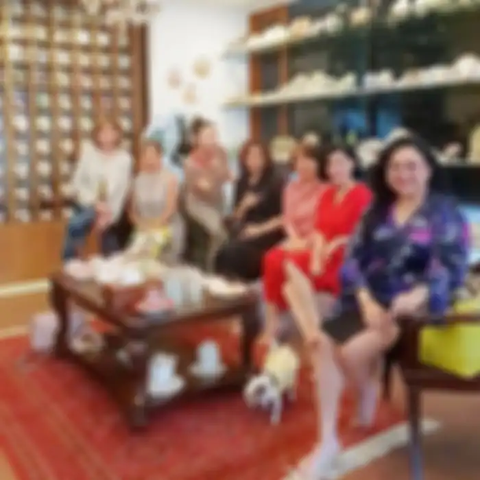 Desiree Tarigan, ibunda Bams eks Samsons saat berkumpul dengan geng sosialitanya.