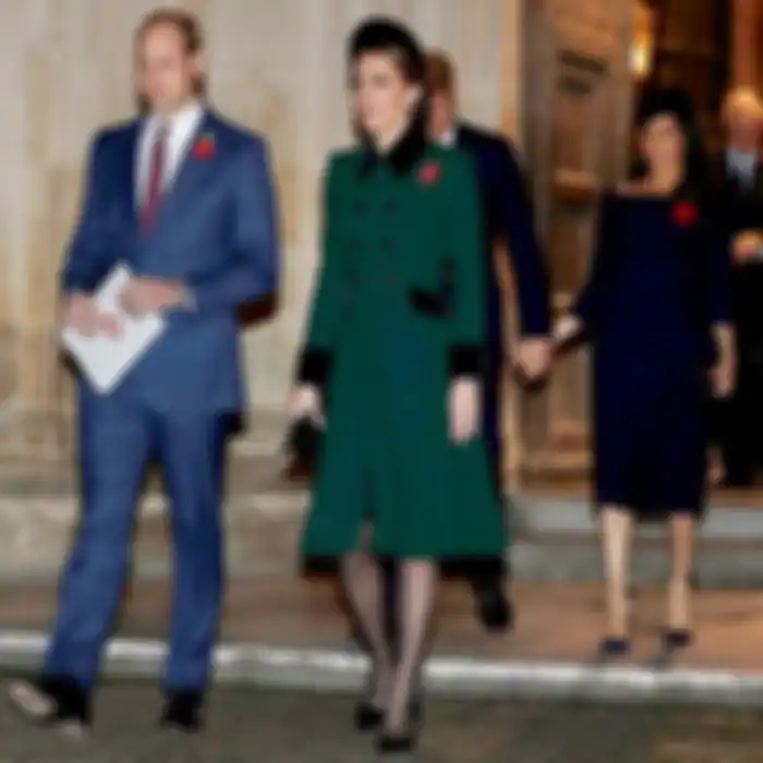 Penampilan Kate Middleton memakai bandana di acara Peringatan di Westminster Abbey