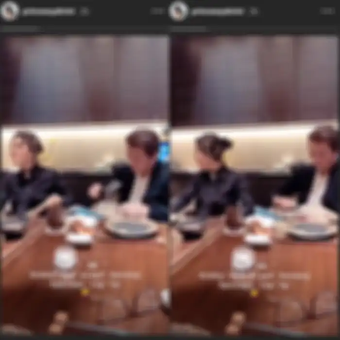 Reino Barack sedang membersihkan handphone-nya di sela makan malam bersama Syahrini