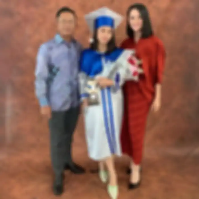 Potret kekompakan Ririn Ekawati dan sang mantan suami Edwin Abeng di hari wisuda Jasmine Abeng.