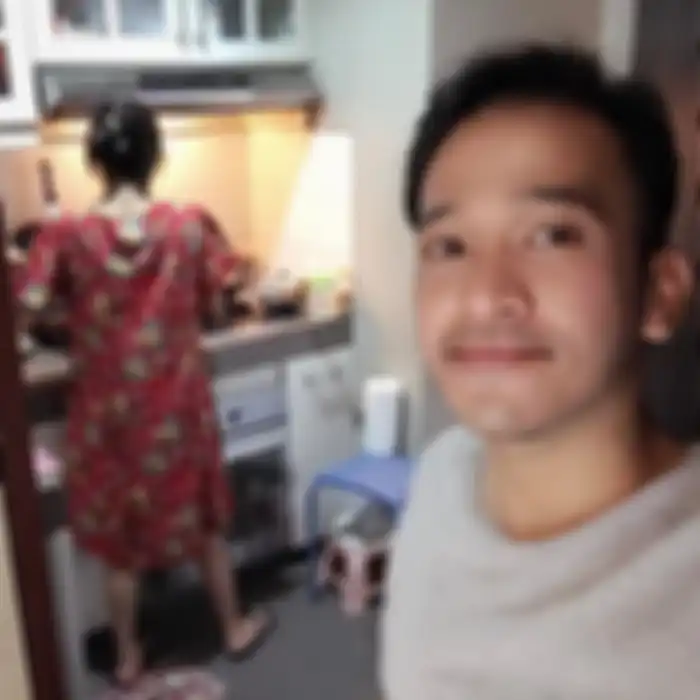Sarwendah memasak dengan daster