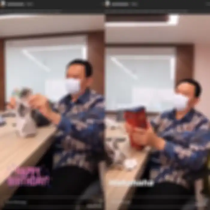 Ahok saat membuka hadiah dari putranya, Nicholas Sean