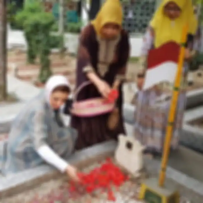 Penampilan Najwa Shihab mengenakan kerudung