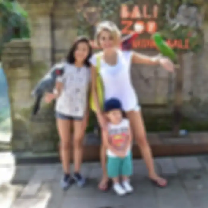Nikita Mirzani berlibur bersama anak-anaknya