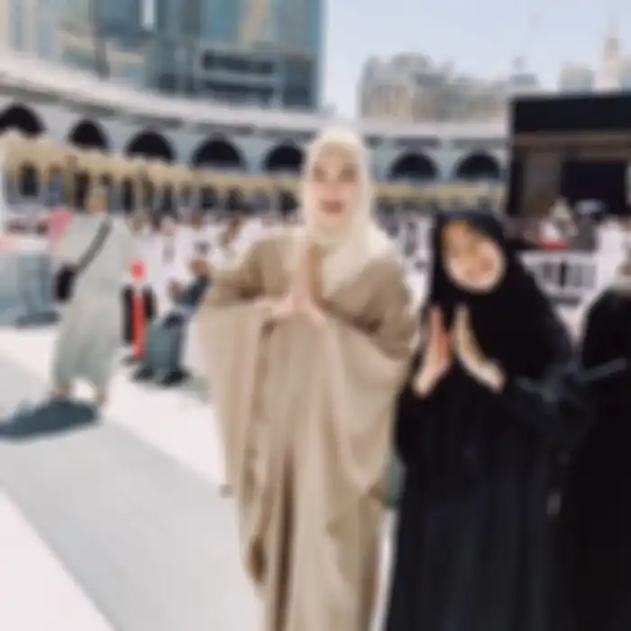 Luna Maya dan asisten pribadinya