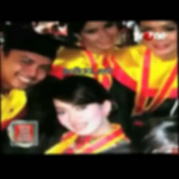 Potret Jadul Syahrini Saat Wisuda Tersebar, Wajah Istri Reino Barack Langsung Jadi Sorotan!