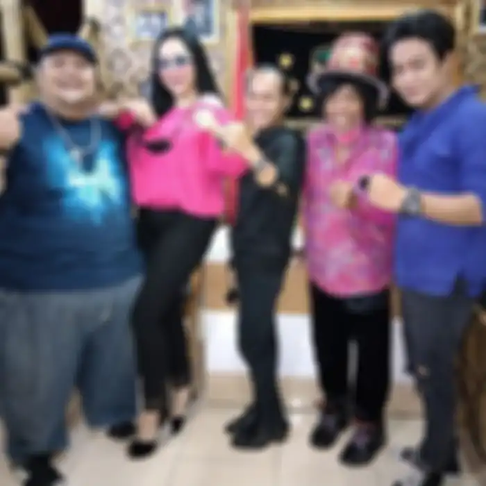 Foto Regina dan Artis lainnya