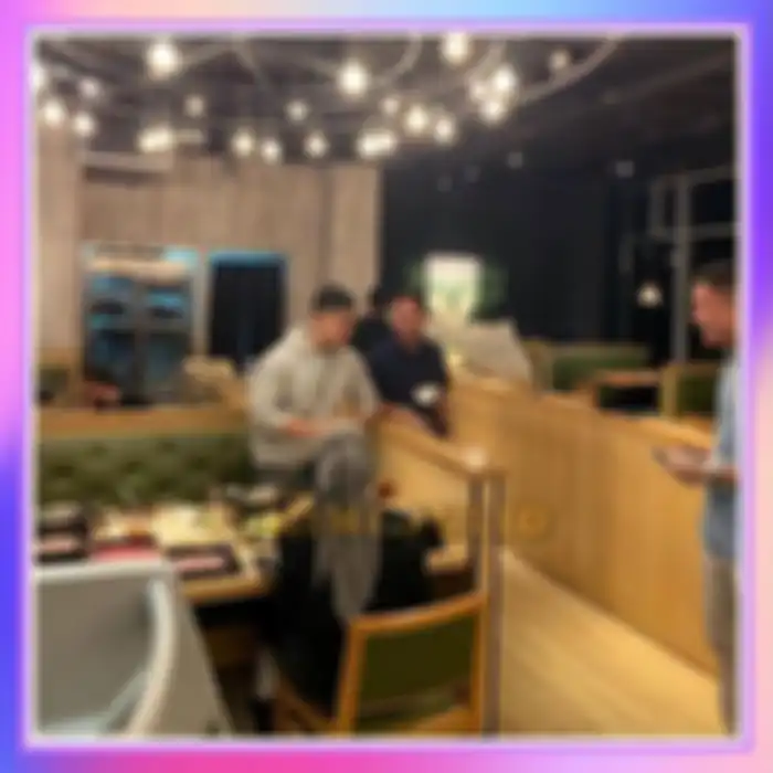 Kaesang dan Nadya di sebuah restoran